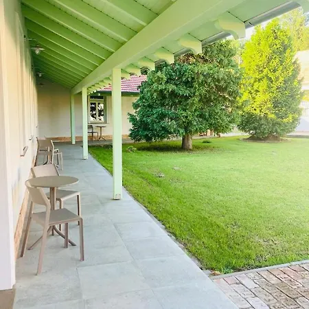 住宿加早餐酒店 Kira Panzio Lengyeltoti