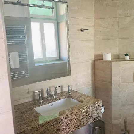 Kira Panzio 住宿加早餐酒店