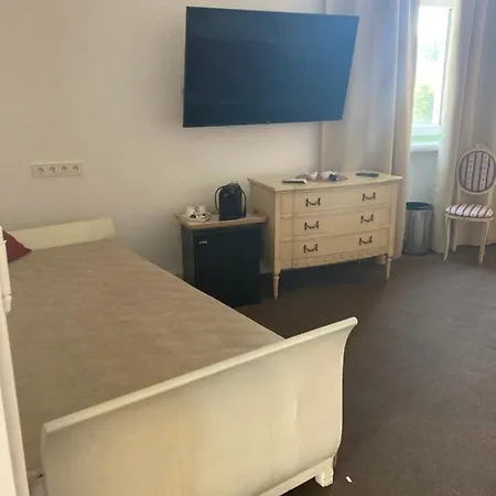 Kira Panzio 住宿加早餐酒店 *