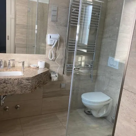 住宿加早餐酒店 Kira Panzio Lengyeltoti