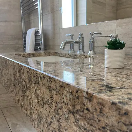 Kira Panzio 住宿加早餐酒店